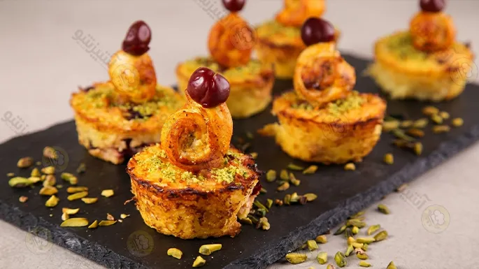 بشقاب ته چین مرغ فینگرفودی با آلبالو