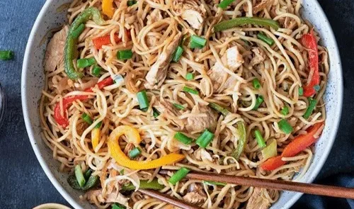 طرز تهیه نودل سبزیجات