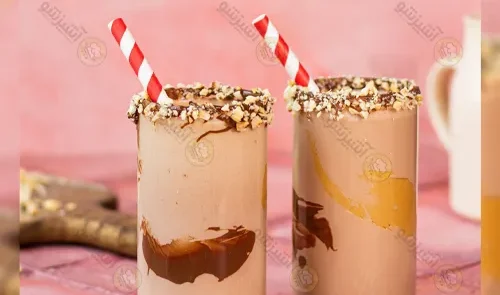 طرز تهیه شیک نوتلا ساده، با موز و یا توت فرنگی به روش کافی شاپی + ویدیو
