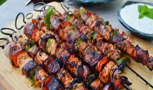 طرز تهیه کباب چنجه ترد و خوشمزه! خانگی ولی مشابه رستورانی