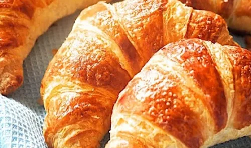 طرز تهیه کروسان فرانسوی با خمیر دست‌ساز یا هزارلا