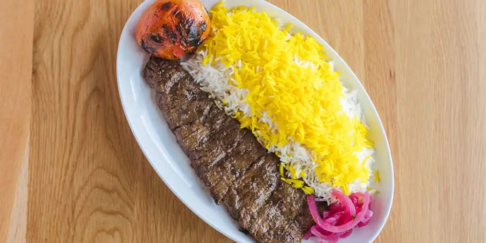 کباب برگ با برنچ زعفرانی و گوجه