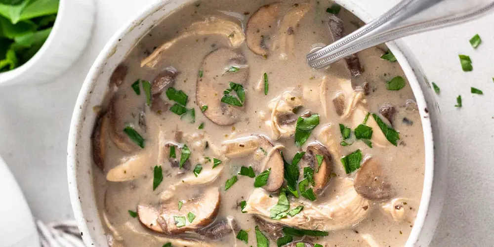 سوپ قارچ با طبعی نسبتا گرم و مقوی