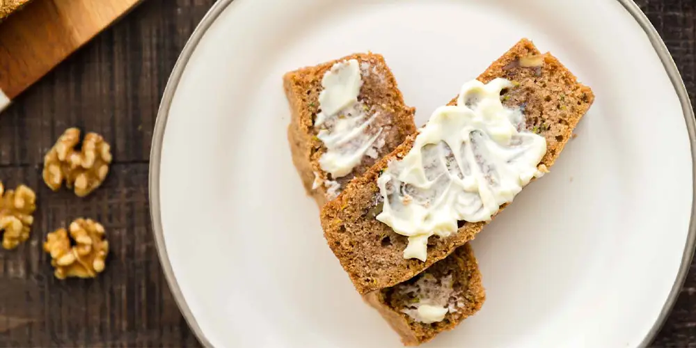 نان سبوس‌دار با پنیر و گردو