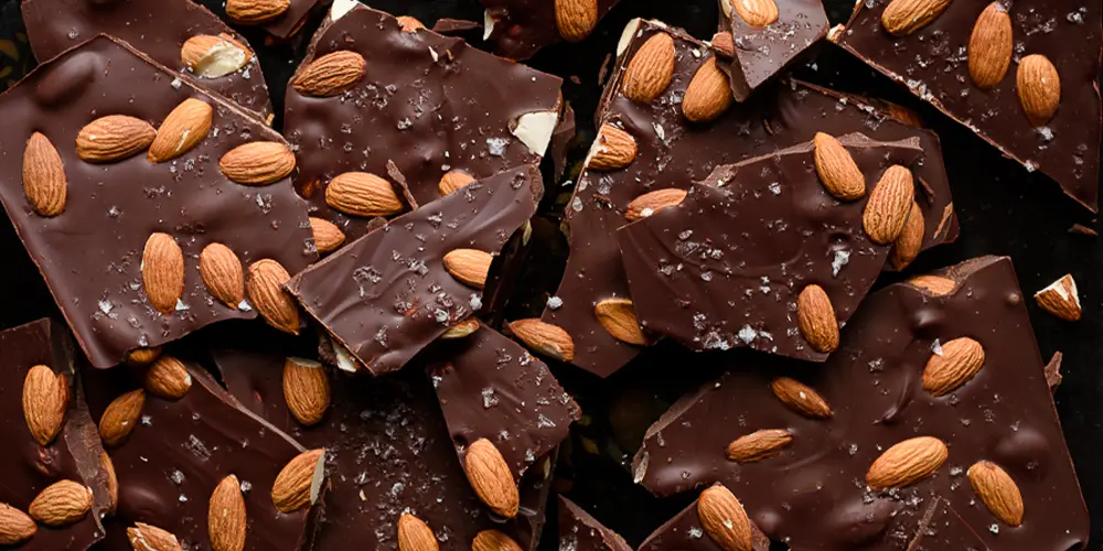 شکلات تلخ ۷۰% با بادام