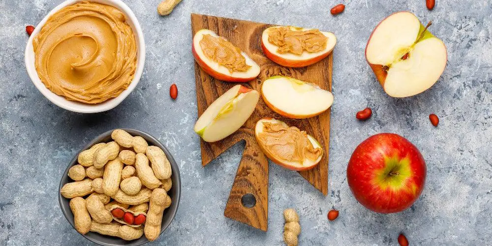 سیب با کره بادام‌زمینی