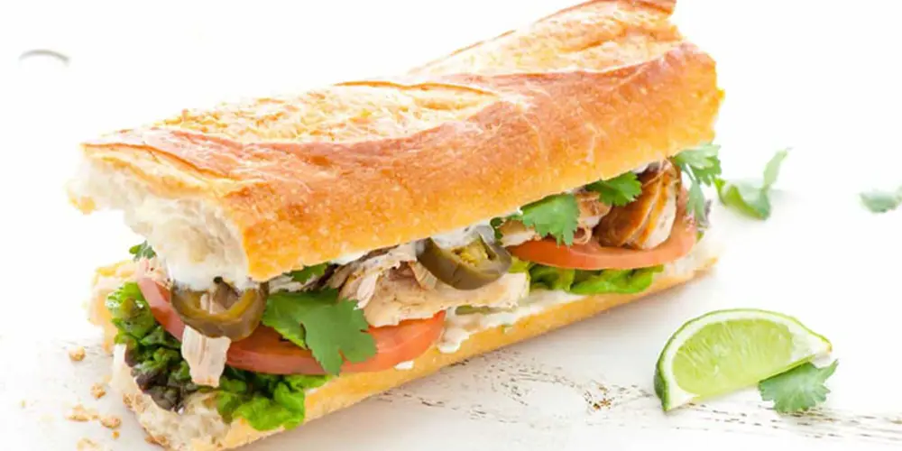 ساندویچ مرغ و سبزیجات