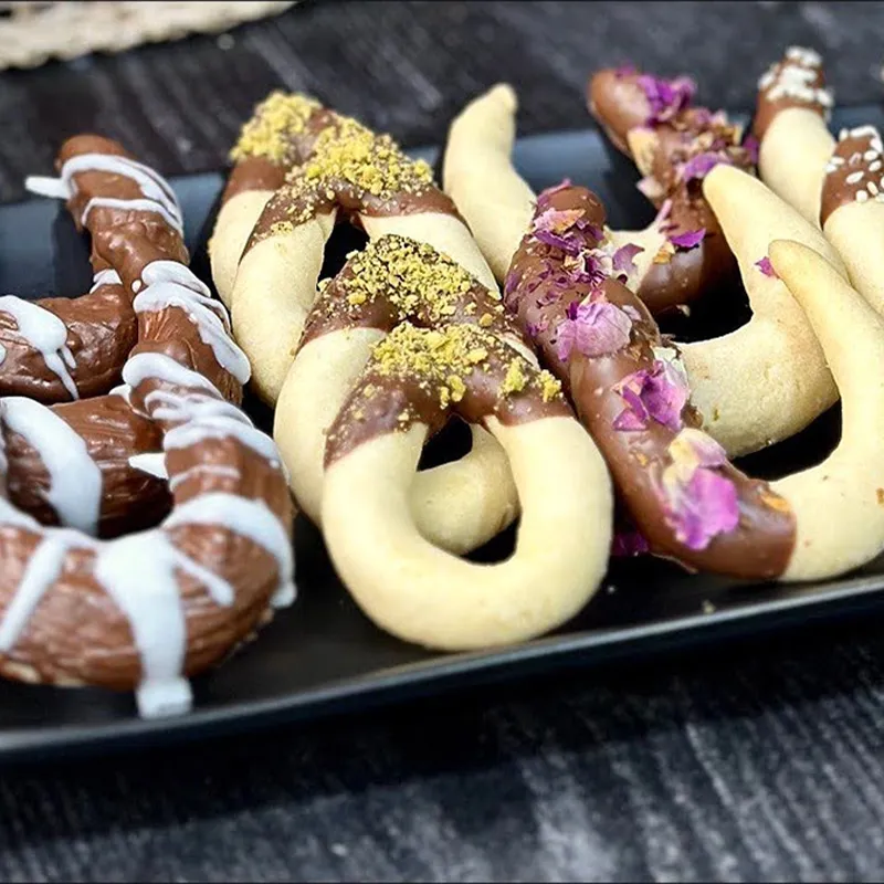 ۰ تا ۱۰۰ طرز تهیه شیرینی نعلی (اشکی) + همه روش‌ها و نکات مهم