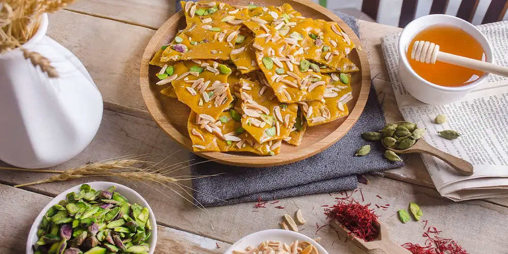 شیرینی عید خانگی سوهان عسلی