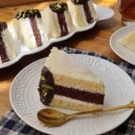 طرز تهیه شیرینی سه گوش مجلسی (رولت خامه ای مثلثی) + عکس شیرینی سه گوش