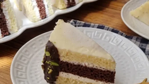 طرز تهیه شیرینی سه گوش مجلسی (رولت خامه ای مثلثی) + عکس شیرینی سه گوش