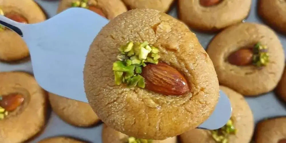 طرز تهیه شیرینی عید بادامی