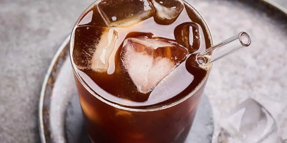 طرز تهیه آیس آمریکانو با دستگاه اسپرسوساز